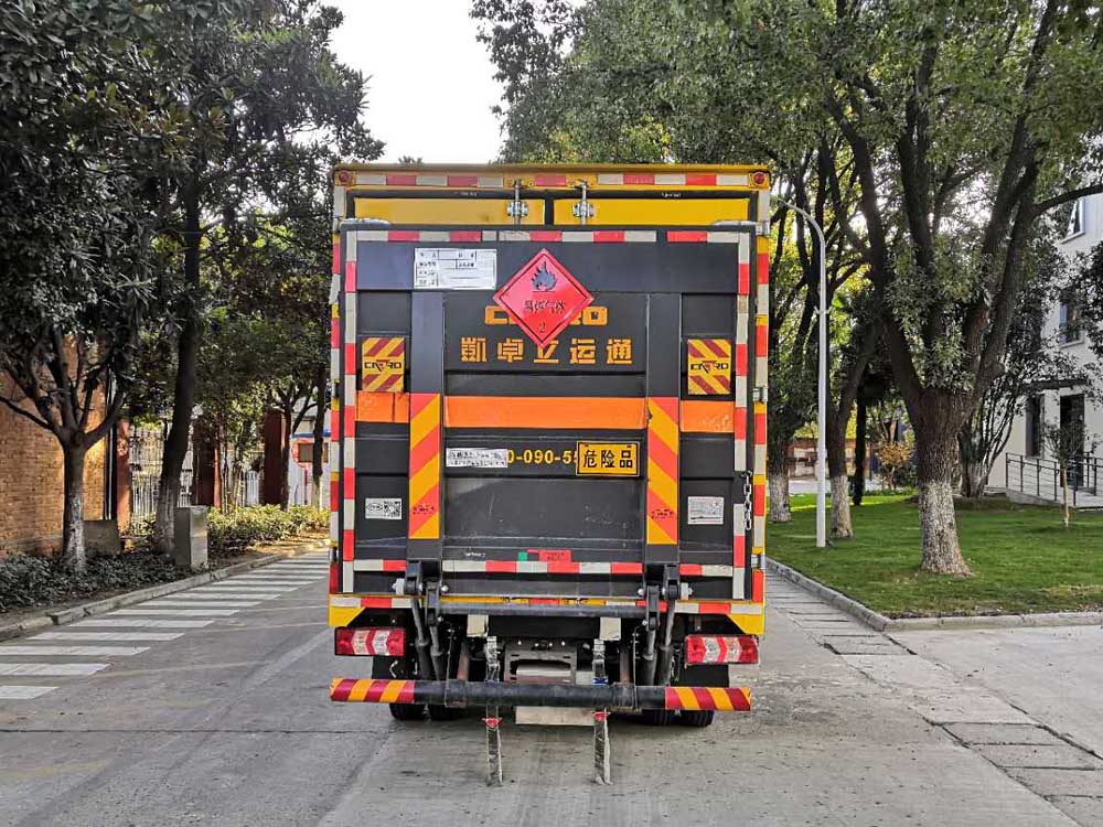 楚勝牌CSC5045XRQJH6型易燃氣體廂式運輸車